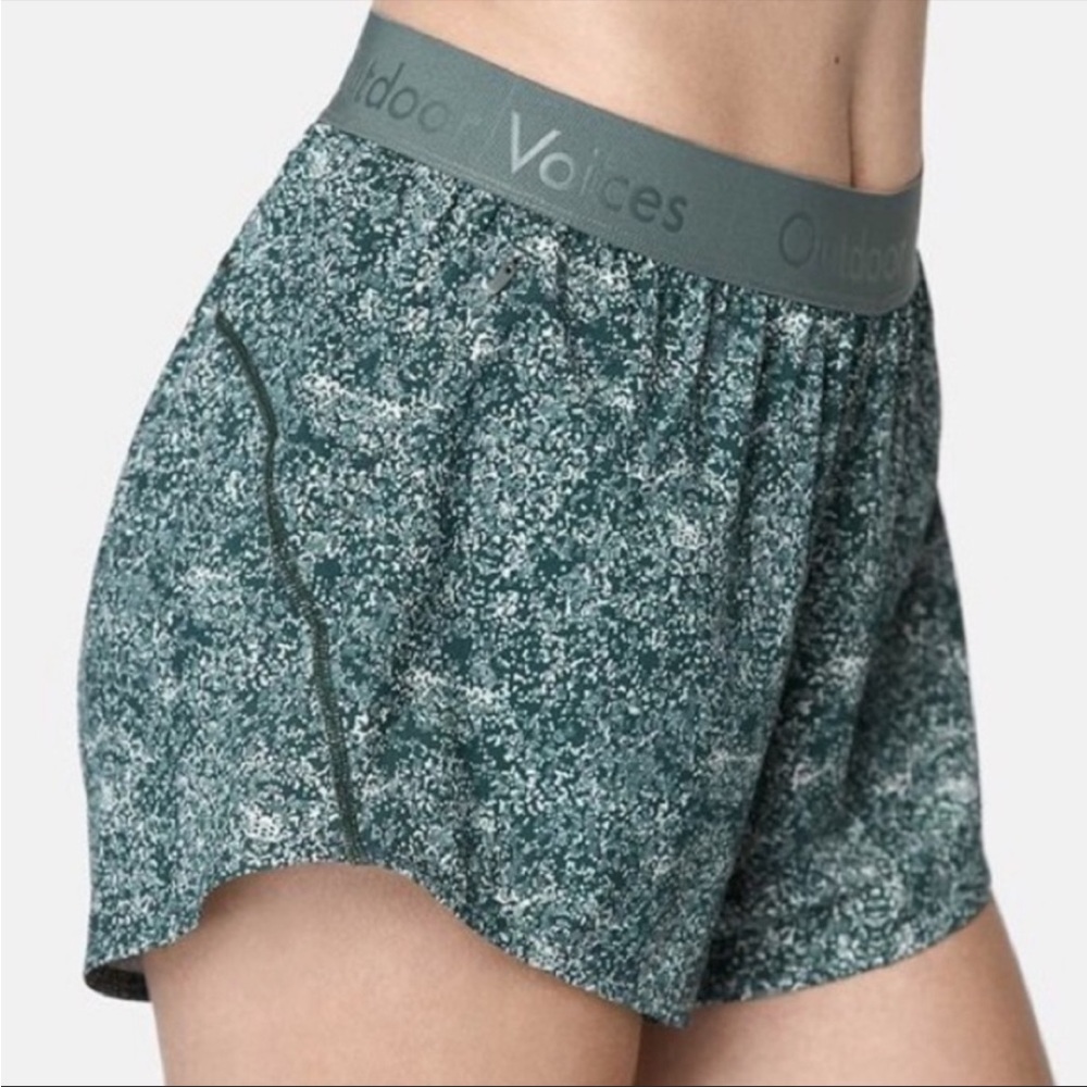 Outdoor Voices 3 inch Relay Shorts Size Large Pebble Green